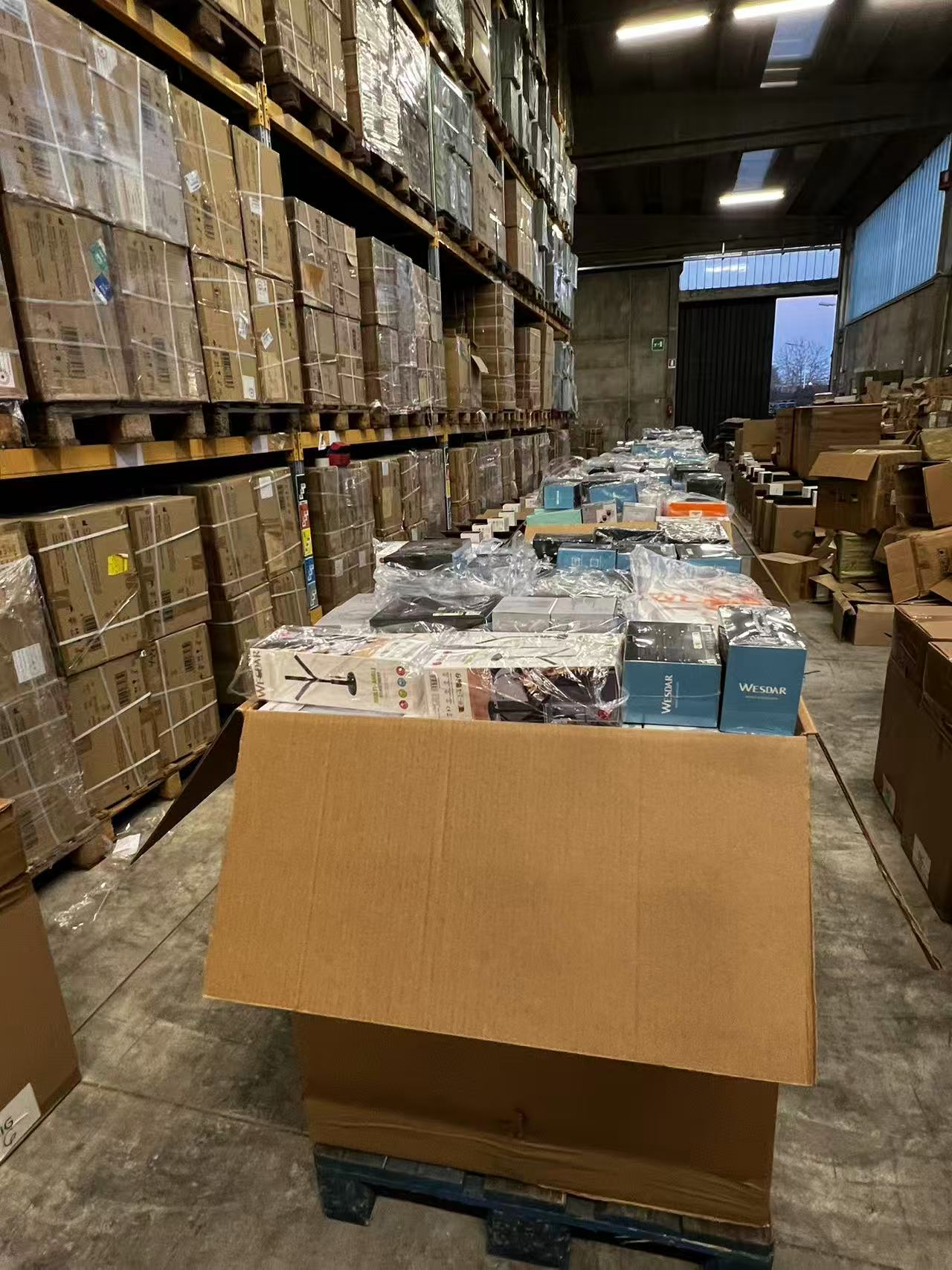 PALLET OFFER 4,6€ per Piece 300+ Article Mixed Pallet